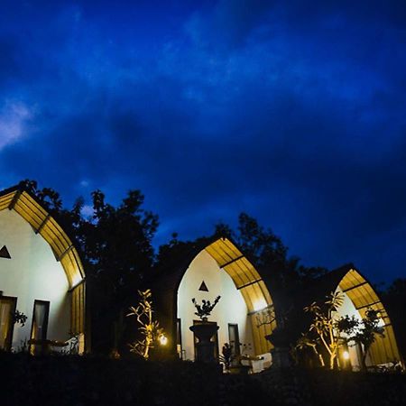 Sebrang Hills Bungalow Toyapakeh Exterior photo