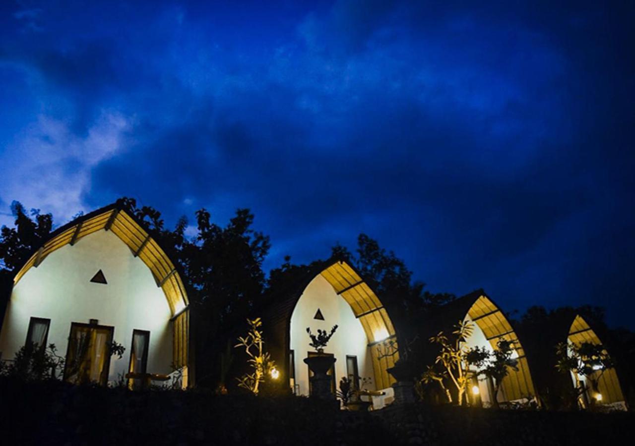 Sebrang Hills Bungalow Toyapakeh Exterior photo